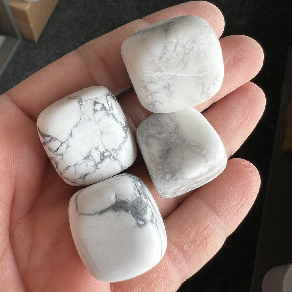 Howlite Tumbles - 250gm pack image