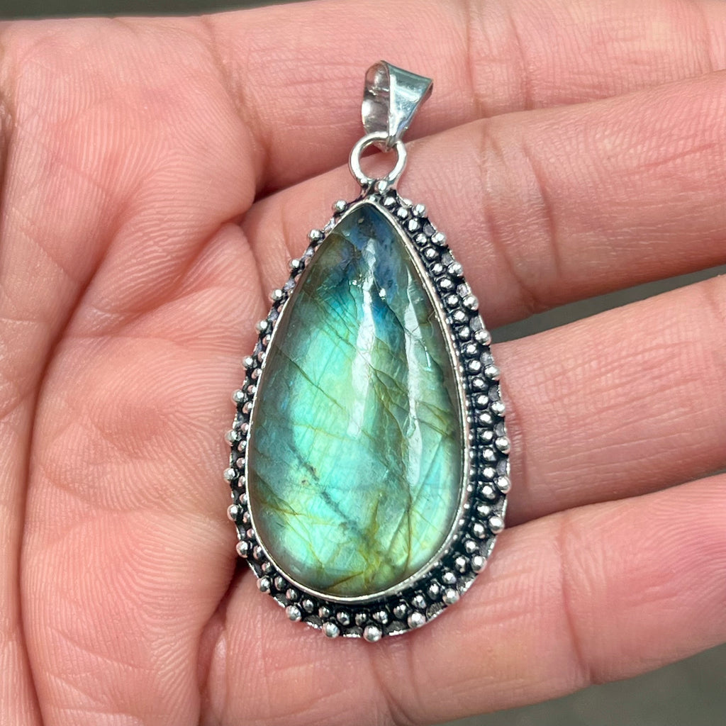 Labradorite pendant