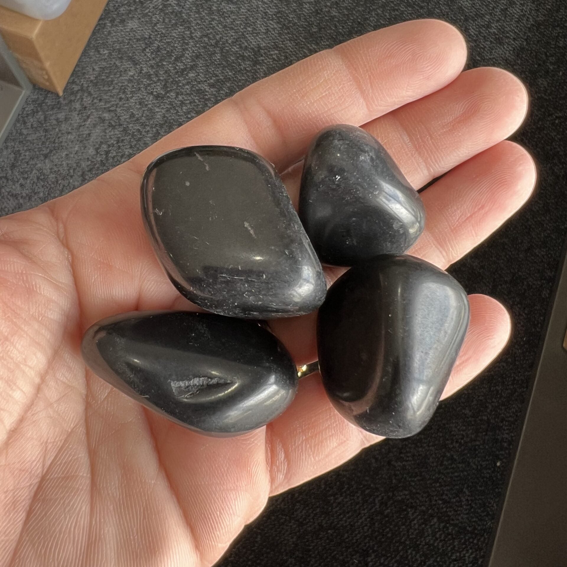 Obsidian Tumbles - 1kg pack image