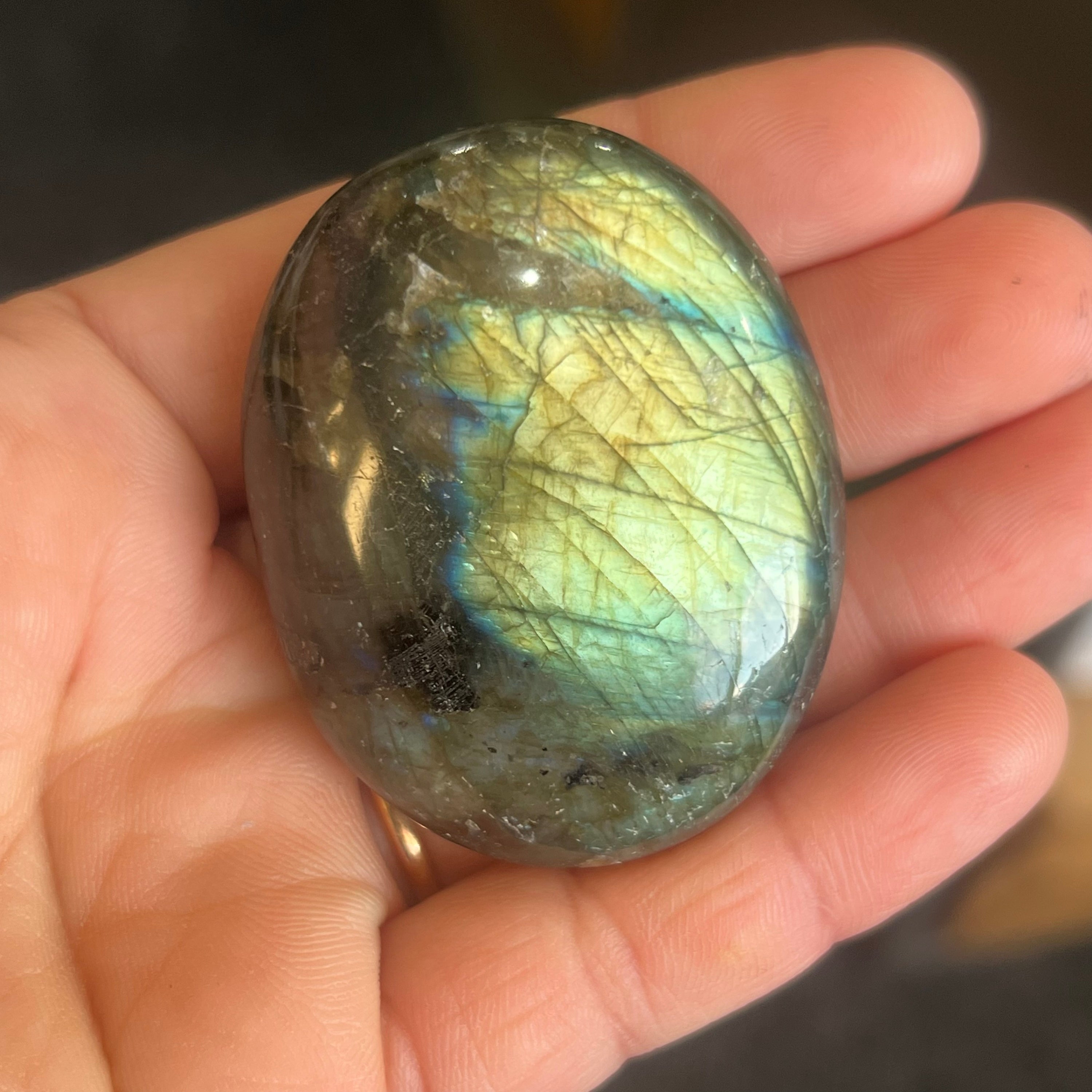 Labradorite Palmstone image 0